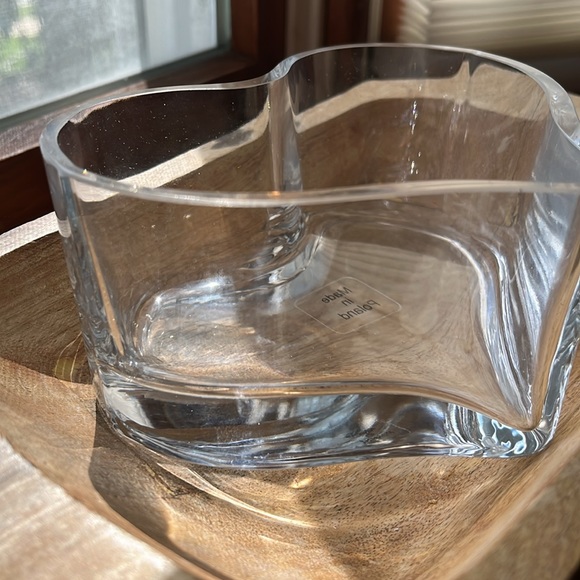 Crate & Barrel Glass Heart-shaped Dish - new - Picture 8 of 9